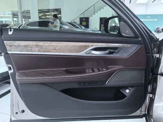 BMW 7 Series — Фото автомобиля 4