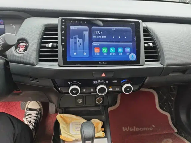 Honda Fit — Фото автомобиля 12
