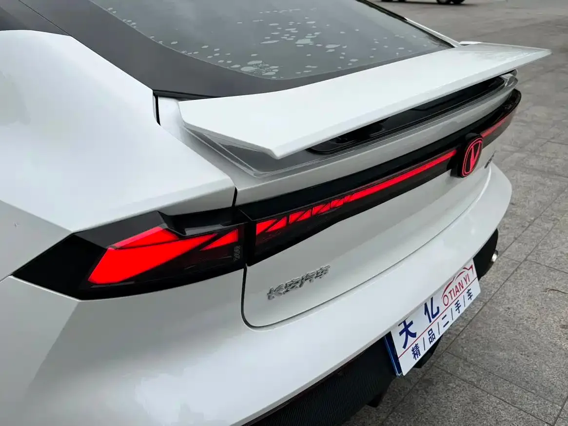 Changan Changan UNI-V 2023 1.5T Luxury Edition — Фото автомобиля 13