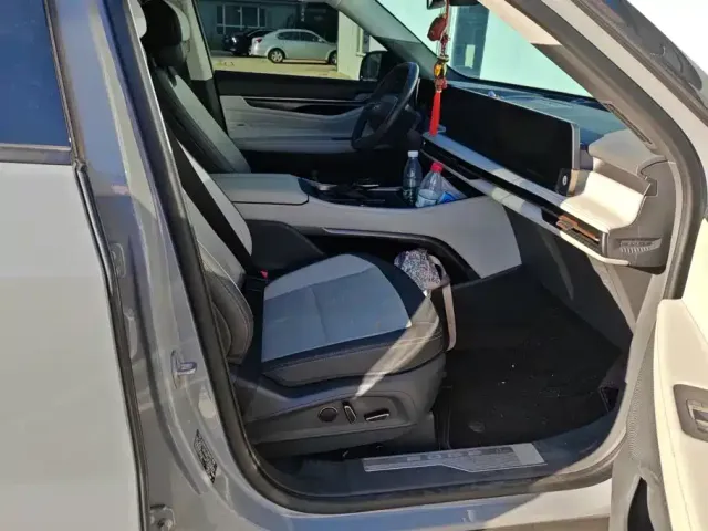 Ford Edge 2023 Edge L 2.0T EcoBoost 4WD 7-Seater Ultimate — Фото автомобиля 8