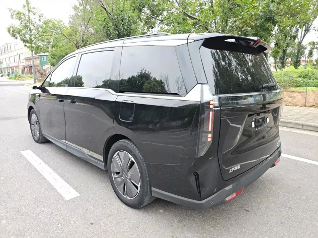 Maxus Dajia 7 — Фото автомобиля 4