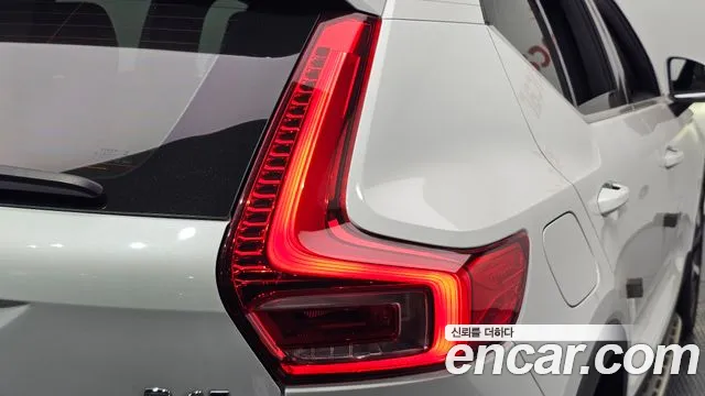 Volvo XC40 — Фото автомобиля 8