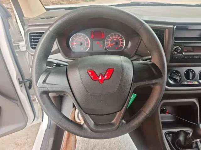 Wuling Hongguang V — Фото автомобиля 6