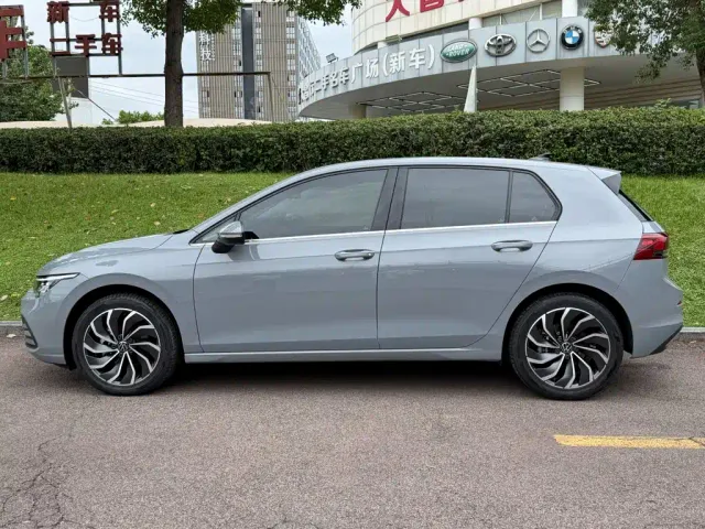 Volkswagen Golf — Фото автомобиля 3