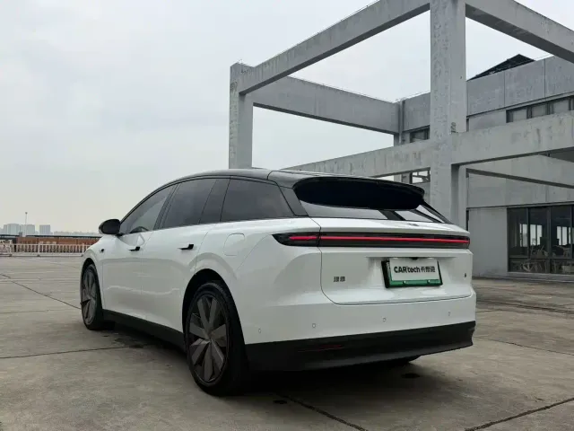 Li Auto i6 — Фото автомобиля 7
