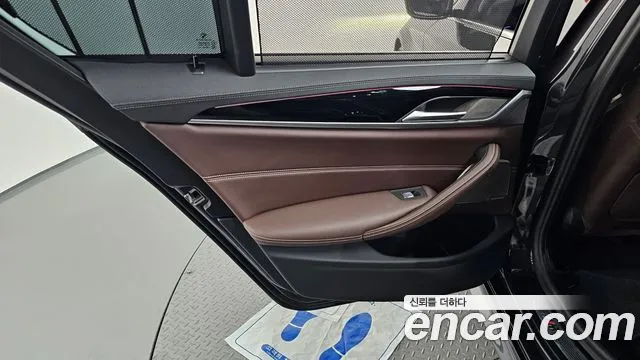 BMW 5 Series G30 — Фото автомобиля 14