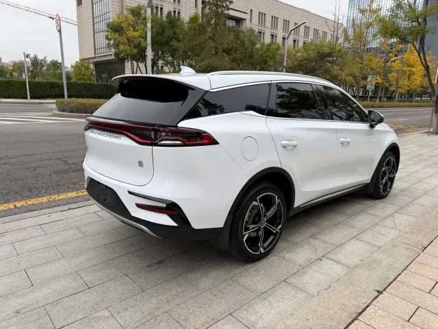 BYD Tang — Фото автомобиля 4