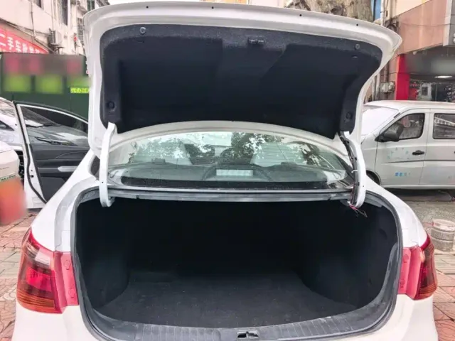 Dongfeng Fengshen E70 — Фото автомобиля 18