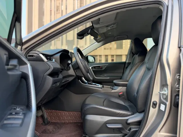 Toyota RAV4 — Фото автомобиля 9