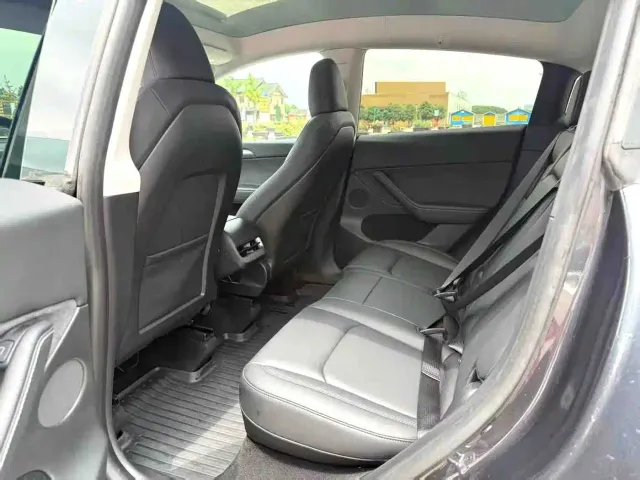 Tesla Model Y — Фото автомобиля 9