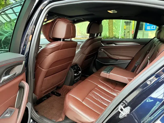 BMW 5 Series — Фото автомобиля 6