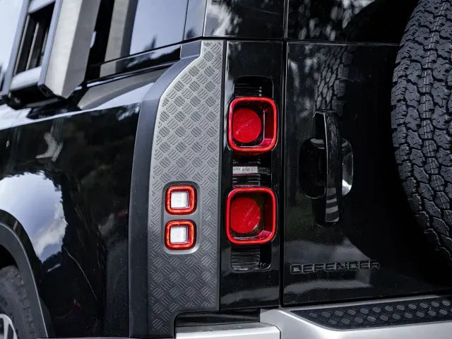 Land Rover Defender — Фото автомобиля 18