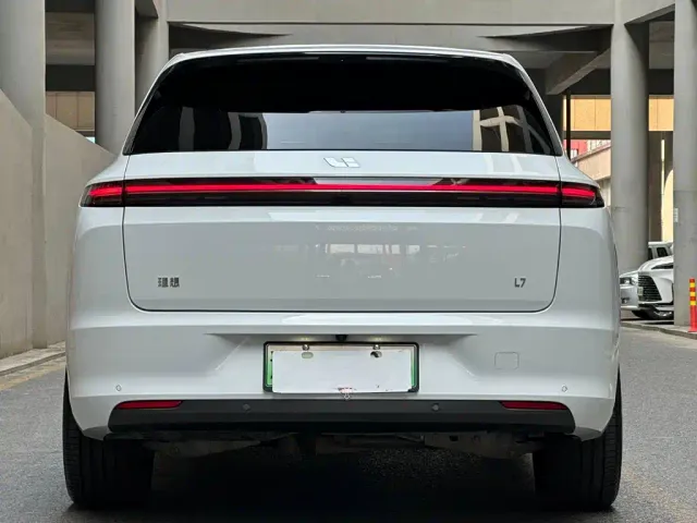 Li Auto L7 — Фото автомобиля 4