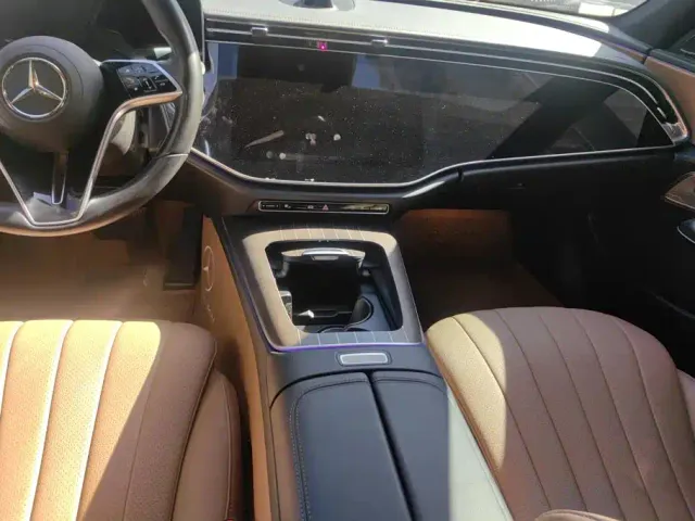 Mercedes-Benz E-Class — Фото автомобиля 16