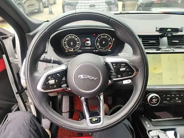 Jaguar E-PACE — Фото автомобиля 10