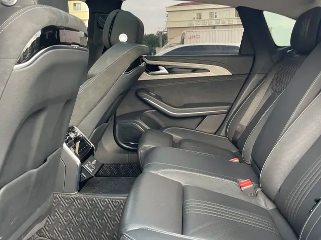 Hongqi H9 — Фото автомобиля 27
