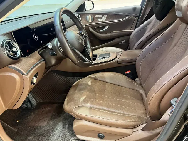 Mercedes-Benz E-Class — Фото автомобиля 4