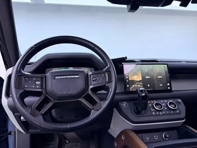 Land Rover Defender — Фото автомобиля 9