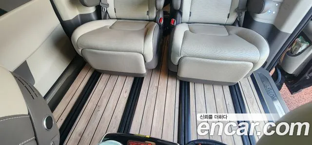Kia Carnival Generation 4 — Фото автомобиля 8