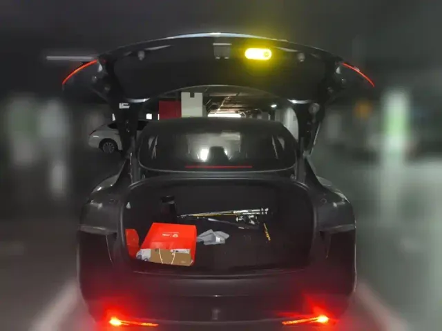 Tesla Model 3 — Фото автомобиля 15
