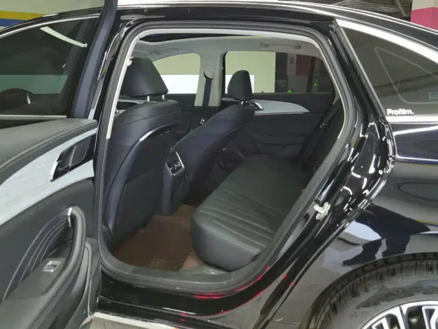 Hongqi H5 — Фото автомобиля 11
