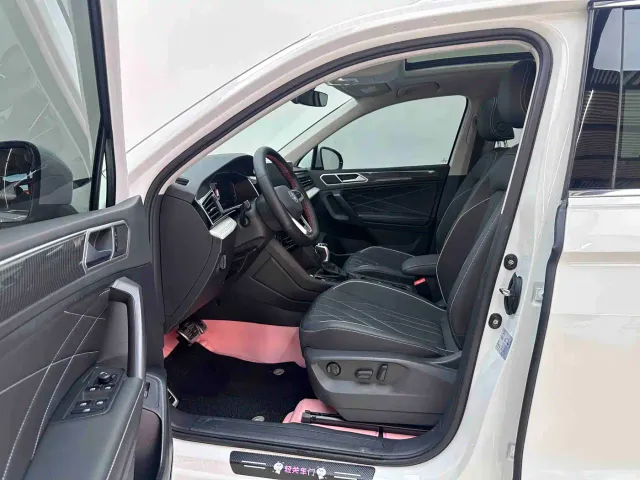 Volkswagen Tiguan L — Фото автомобиля 10