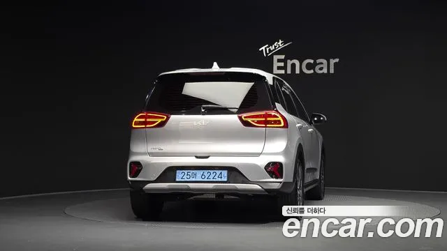 Kia Niro — Фото автомобиля 4