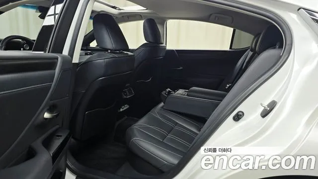 Lexus ES 7th Gen — Фото автомобиля 18