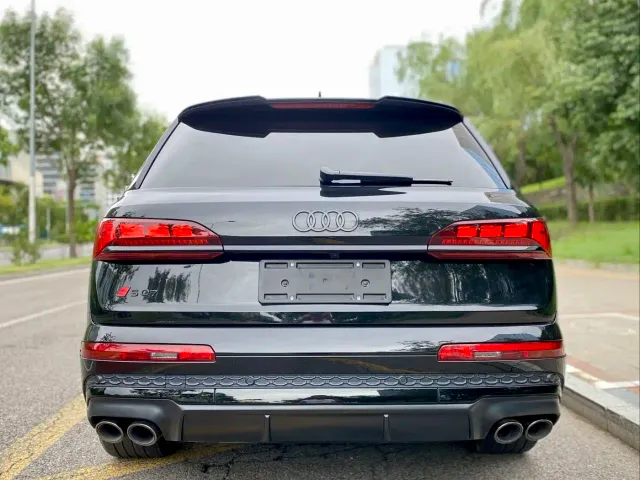 Audi SQ7 — Фото автомобиля 4