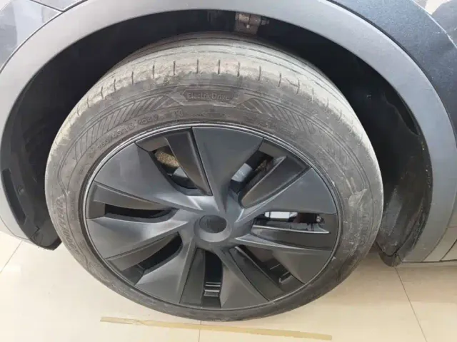 Tesla Model Y — Фото автомобиля 22