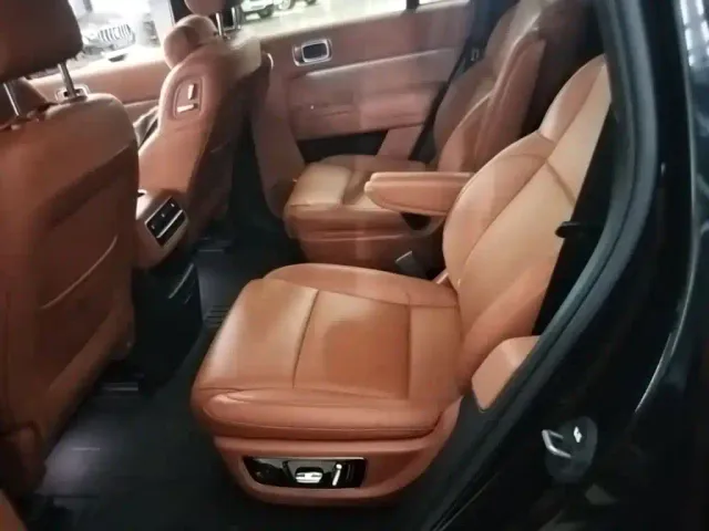Li Auto L8 — Фото автомобиля 16