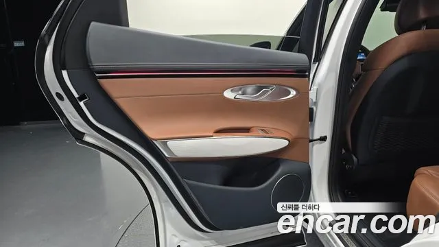 Genesis GV70 — Фото автомобиля 14