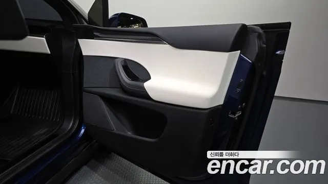 Tesla Model X — Фото автомобиля 25