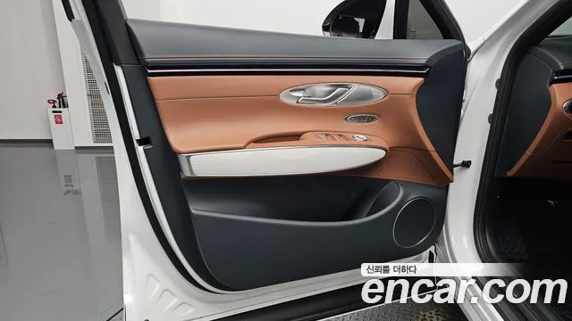 Genesis GV70 2.5T Бензин 2WD — Фото автомобиля 21