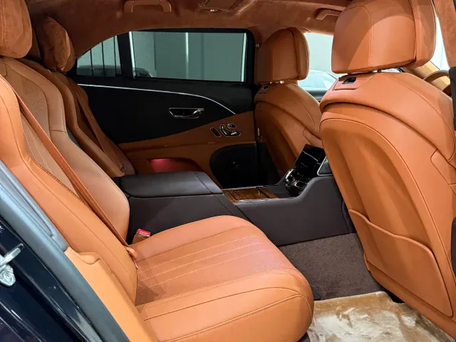 Bentley Flying Spur 2021 4.0T V8 Standard Version — Фото автомобиля 12