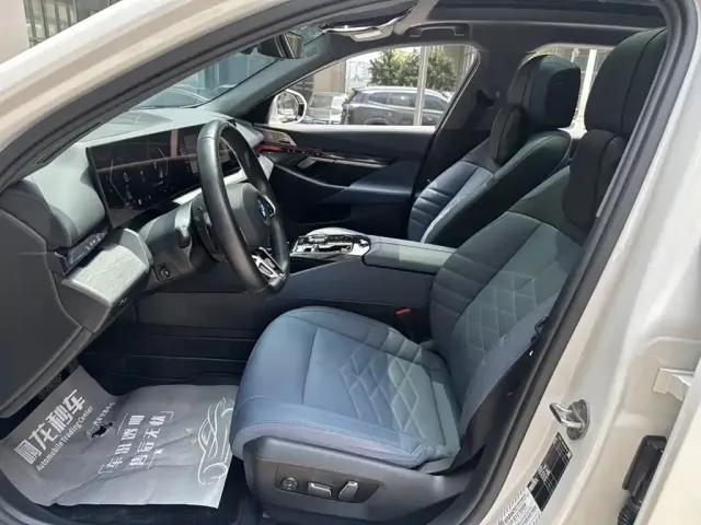 BMW 5 Series — Фото автомобиля 9