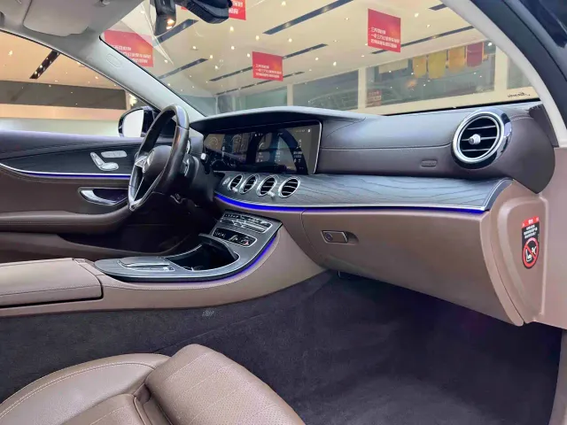 Mercedes-Benz E-Class — Фото автомобиля 24