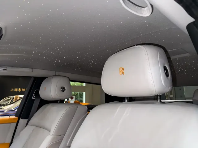 Rolls-Royce Phantom — Фото автомобиля 15