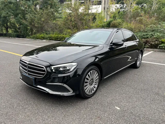 Фотография автомобиля — Mercedes-Benz E-Class