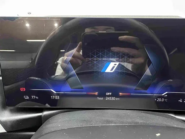 BMW i4 — Фото автомобиля 11