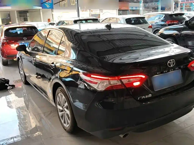 Toyota Camry — Фото автомобиля 4