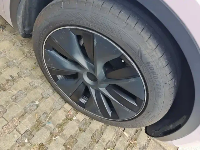 Tesla Model Y — Фото автомобиля 6