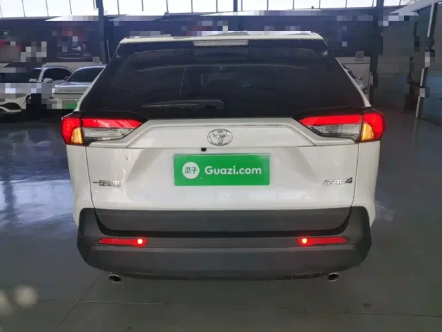 Toyota RAV4 — Фото автомобиля 5