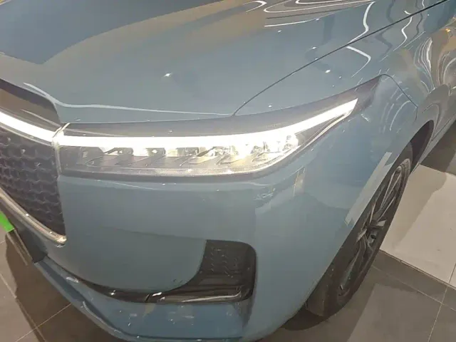 Li Auto ONE — Фото автомобиля 23
