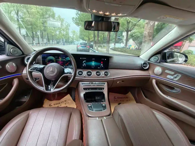 Mercedes-Benz E-Class — Фото автомобиля 5