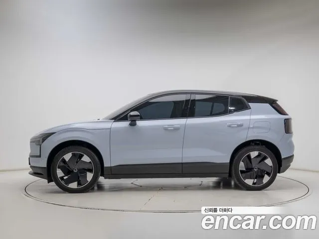 Volvo EX30 — Фото автомобиля 3