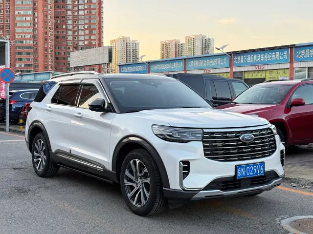 Ford Explorer — Фото автомобиля 2