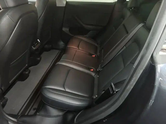 Tesla Model Y — Фото автомобиля 16