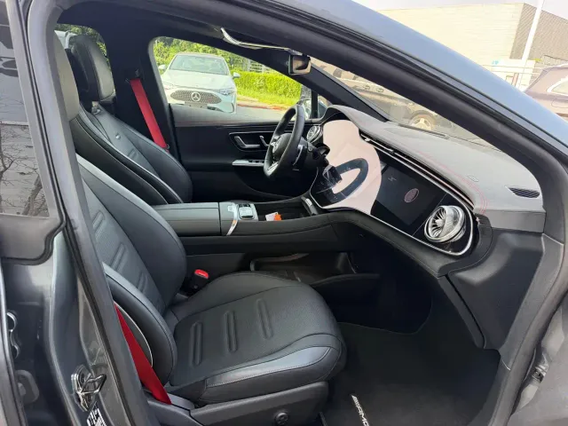 Mercedes-Benz EQE AMG — Фото автомобиля 10