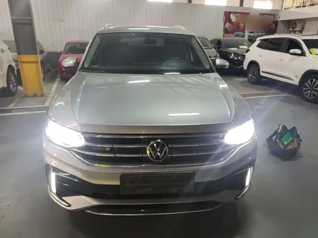 Volkswagen Tiguan L PHEV — Фото автомобиля 2